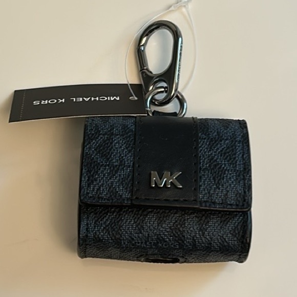 New! Michael Kors AirPods Case - Picture 6 of 11